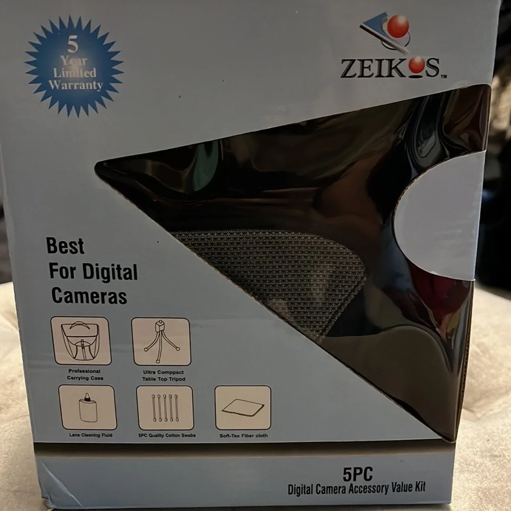 Zeikos 5 piece Digital camera bag, tripod and accessories, new